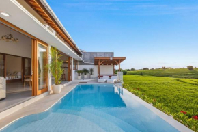 Villa Swantika: Infinity Pool Aussicht Canggu